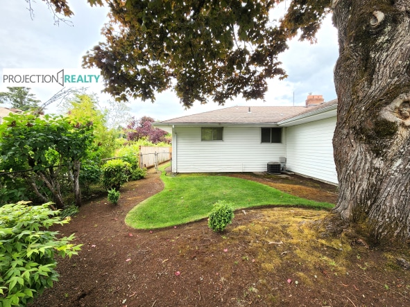 Photo - 11128 NE Everett St