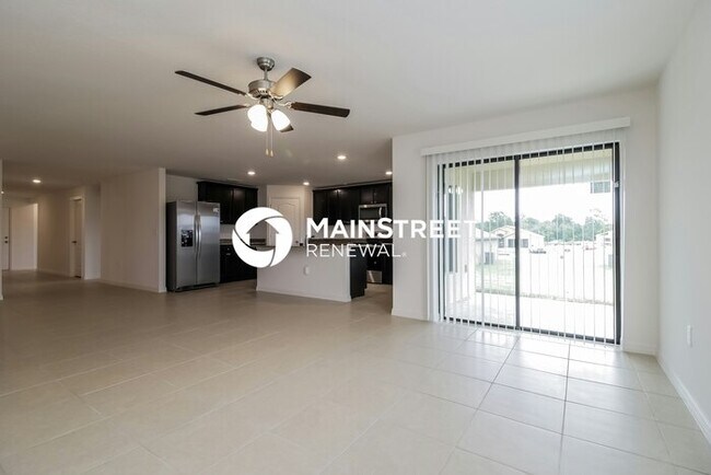Photo - 5 Bedroom Pet-Friendly Home in Leesburg, FL with Main Street Renewal