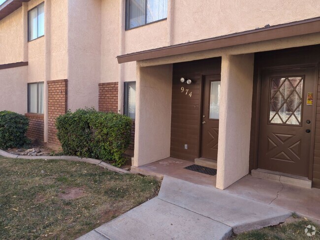 Building Photo - Delightful 2 bedroom, 1.5 bathroom Rental