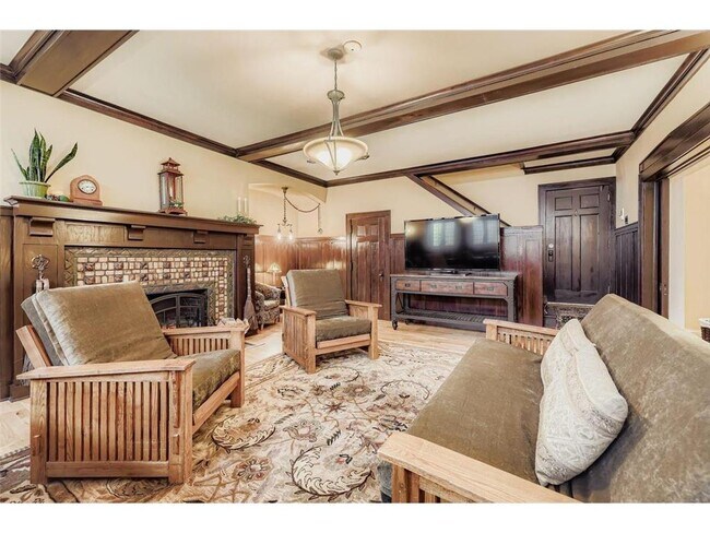 Photo - 2219 Pillsbury Ave