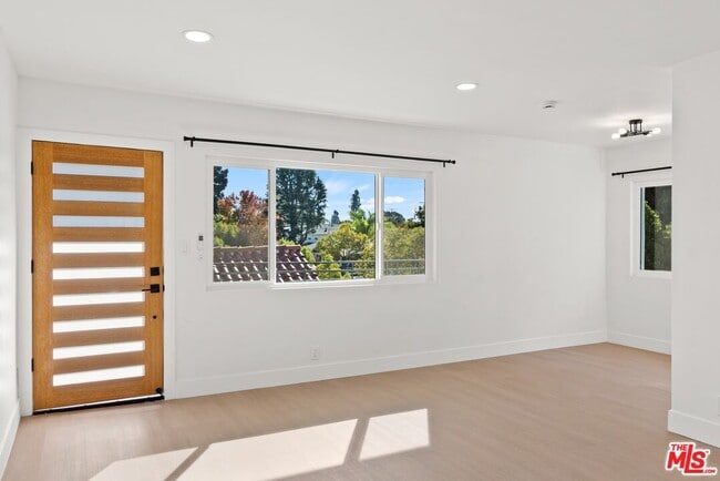 Photo - 4014 La Salle Ave