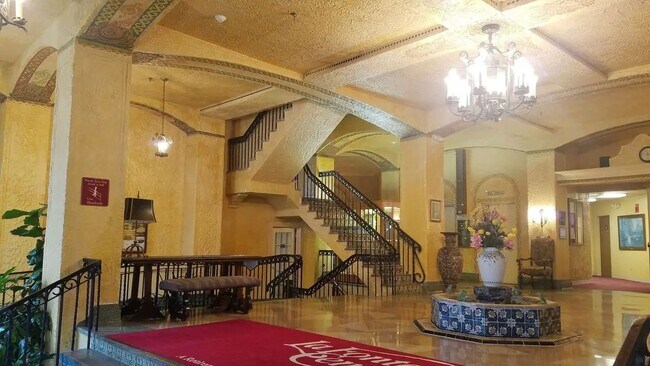 Photo - 208 W State St