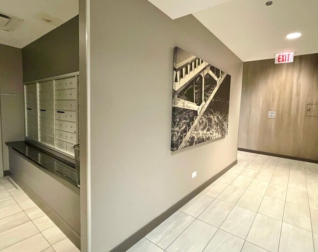 Photo - 600 N Kingsbury St Unidad 1006