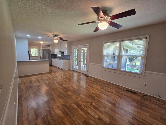 Photo - 3 Bd/2 Bath Ranch Home - Newly Renovated in the Heart of Broadway- Minutes from Downtown Sanford
