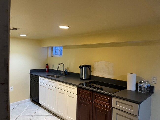 Photo - 831 E Chase St