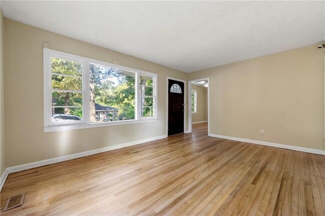 Photo - 959 Margaret Pl NW