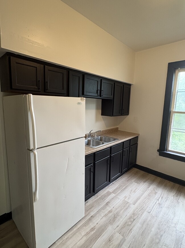 2928 W Juneau Ave Unidad Back Upper Unit