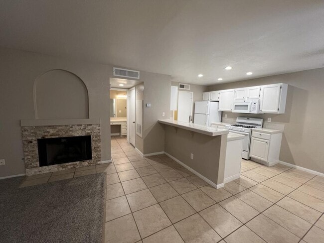 Building Photo - 7570 W Flamingo Rd Unit 148