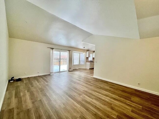 Photo - 304 Prairie Ave