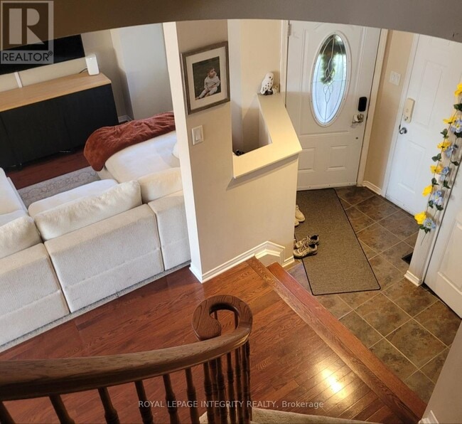 Photo - 554 Aberfoyle Cir