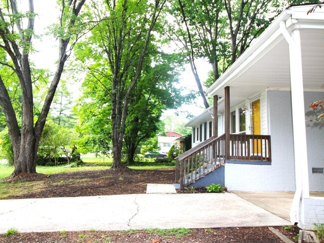 Photo - 2904 Shamrock Dr