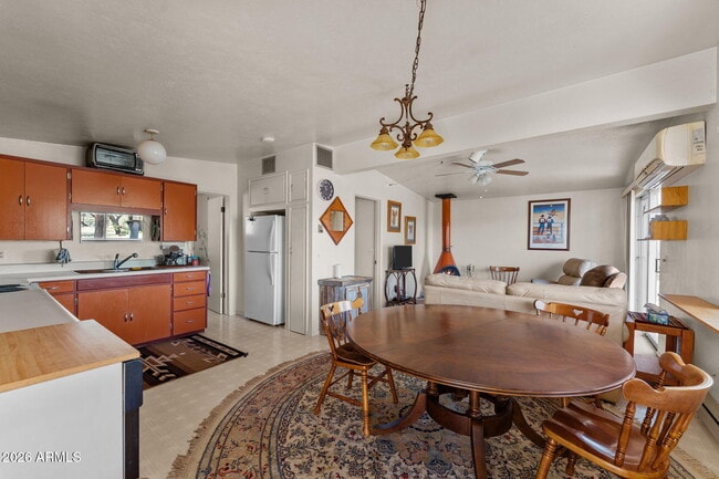 Photo - 757 Oleander St