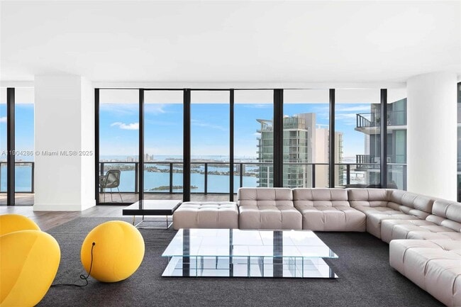 Building Photo - 650 NE 32nd St Unit PH5201