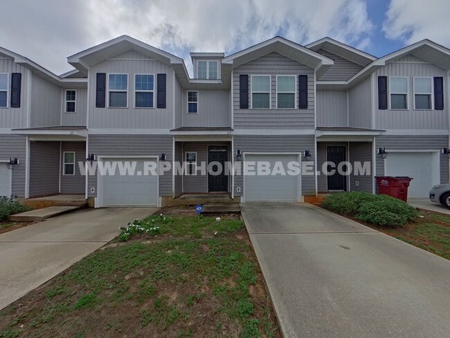 Modern 3-Bedroom Townhome with Stylish Upd... - Modern 3-Bedroom Townhome with Stylish Upd...