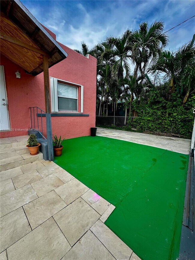 Photo - 1773 NW 19th St Unidad Front