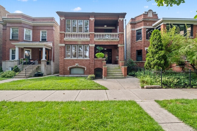 Building Photo - 1335 W Thorndale Ave Unit 1