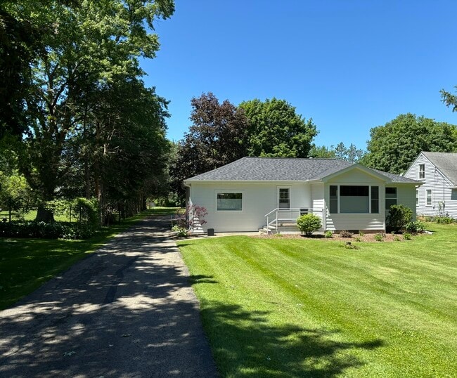 Building Photo - 1445 N Breezeland Rd Rental