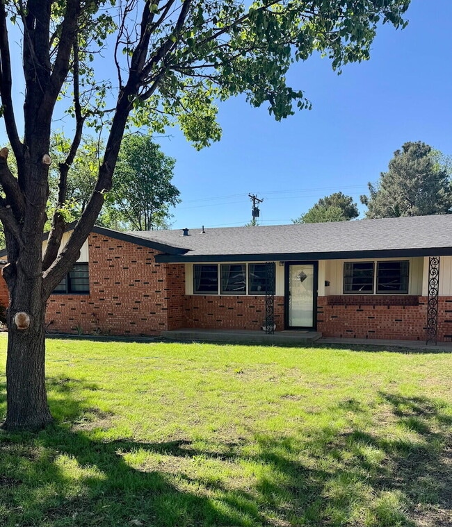 Photo - 2823 54th St