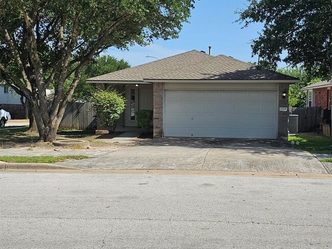 Building Photo - 1325 Darjeeling Dr