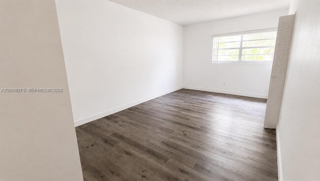 Photo - 1305 W 53rd St Unit 430