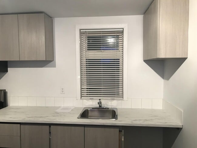 Photo - 1517 Comox St Unit 7