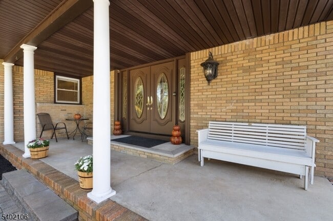 Photo - 261 Old York Rd