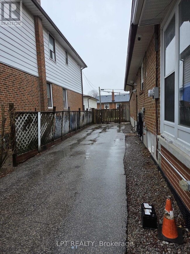 Photo - 478 Brimley Rd