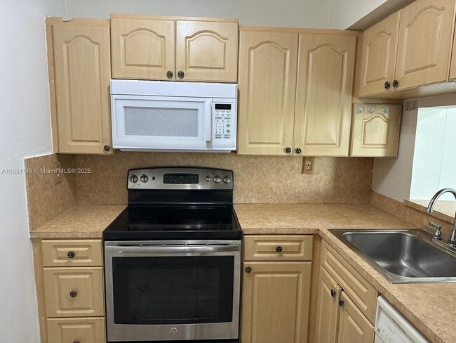 Photo - 11780 SW 18th St Unidad 414-2