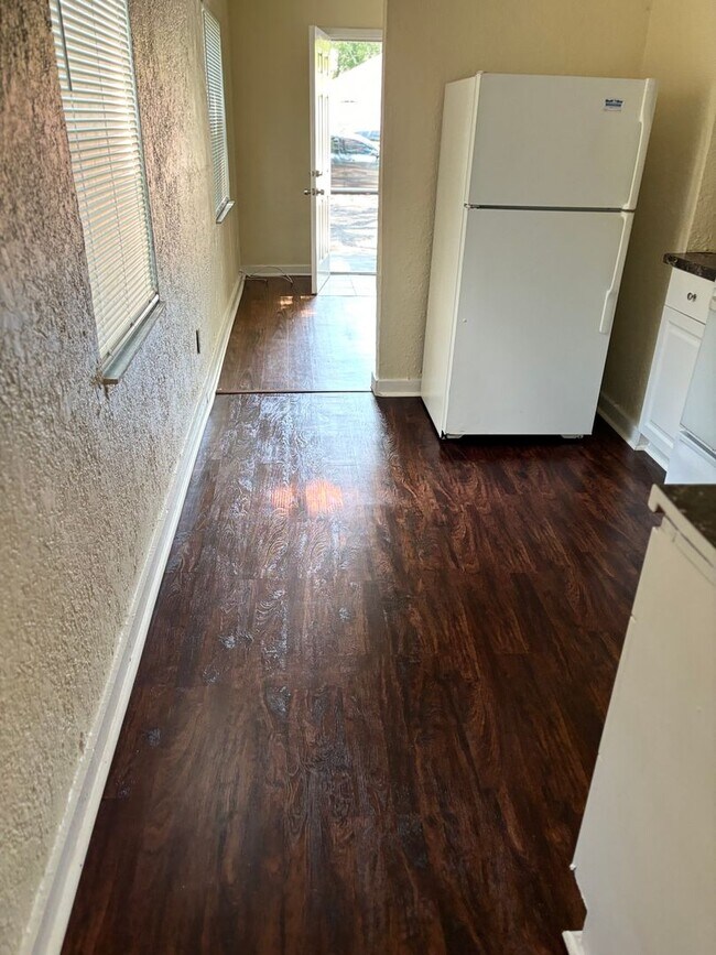 Photo - 4 Bedroom 2 Bath w Fenced Yard