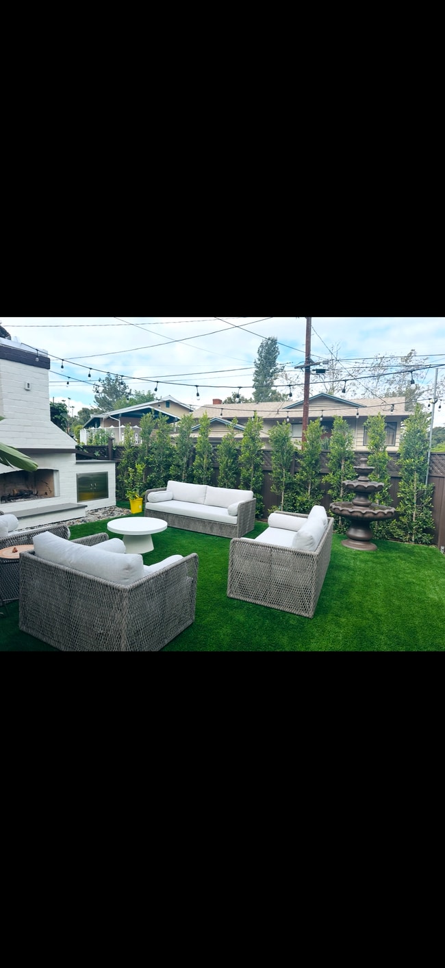 Building Photo - 2600 Delevan Dr