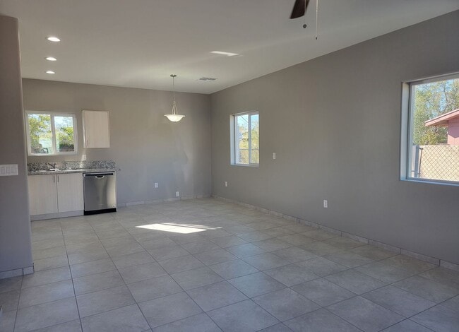 Building Photo - COMING SOON! Brand New 3BR 2BA Unit 1