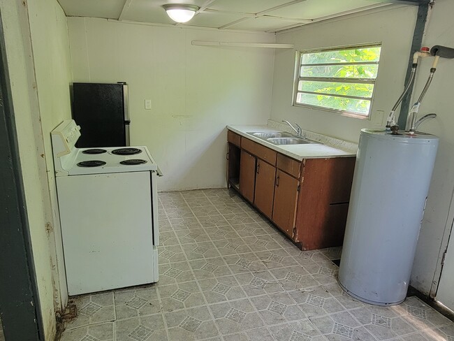 Photo - 14052 Railroad Ave