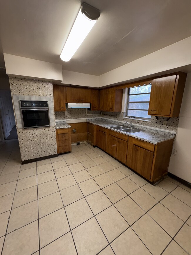 Cocina - 628 W Norman Ave