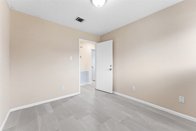Photo - 1431 Epsilon St