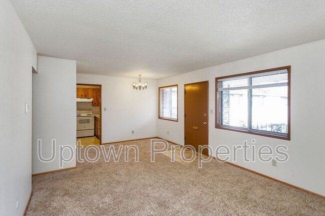 Building Photo - 8027 NE Flanders St Rental