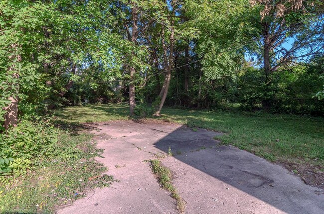 Photo - 3129 Station St