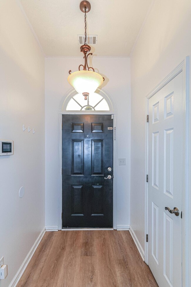 Photo - 425 Trestle Ln