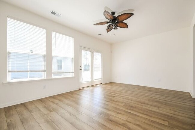 Photo - 3 bed / 2.5 bath ~ Foxbank Plantation