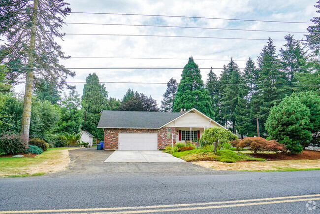 Building Photo - BEAUTIFUL LANDSCAPED THREE BEDROOM WITH BO... Rental