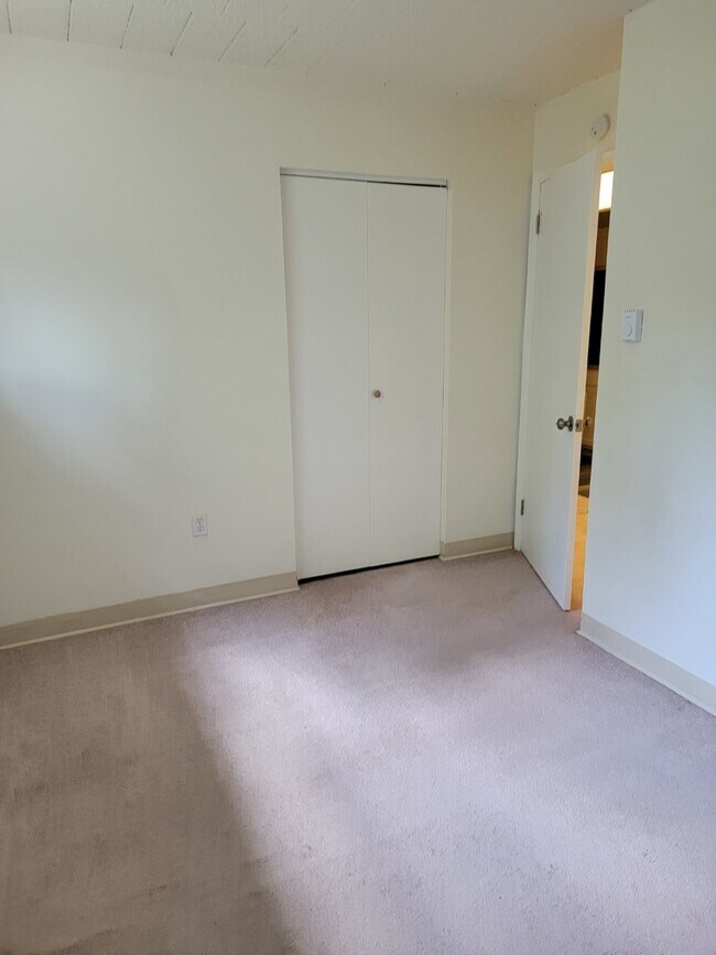 Building Photo - Two Bedroom Apartment in Brookline Unit 10