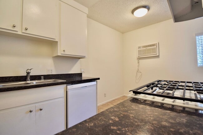 Photo - 7101 Haskell Ave Unidad 06