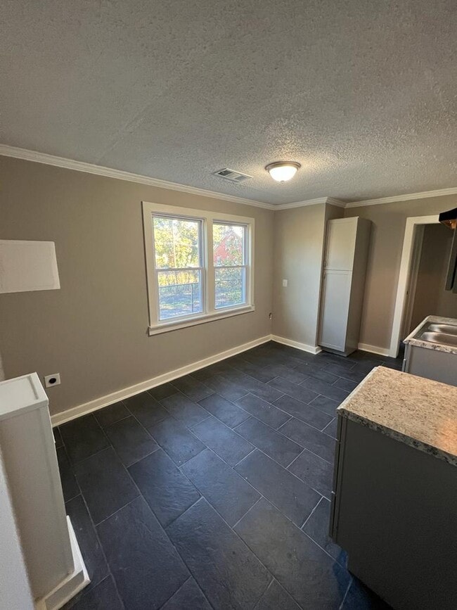 Photo - 808 Josephine St