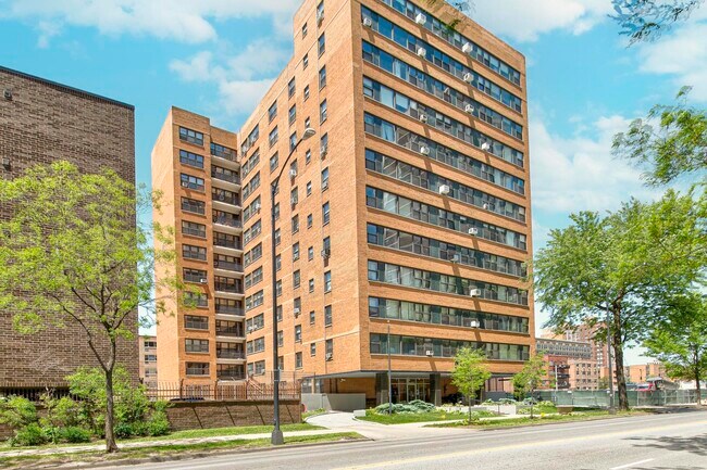 Building Photo - 6118 N Sheridan Rd Unit 506