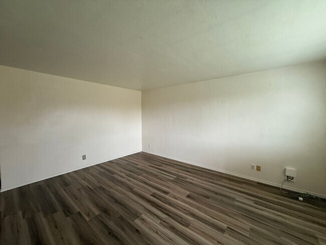 Photo - 2112-2 Unit 2114