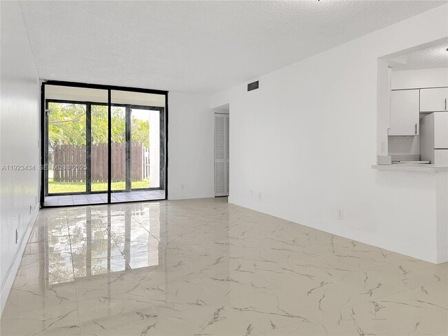 Photo - 211 Lake Pointe Dr Unit 111