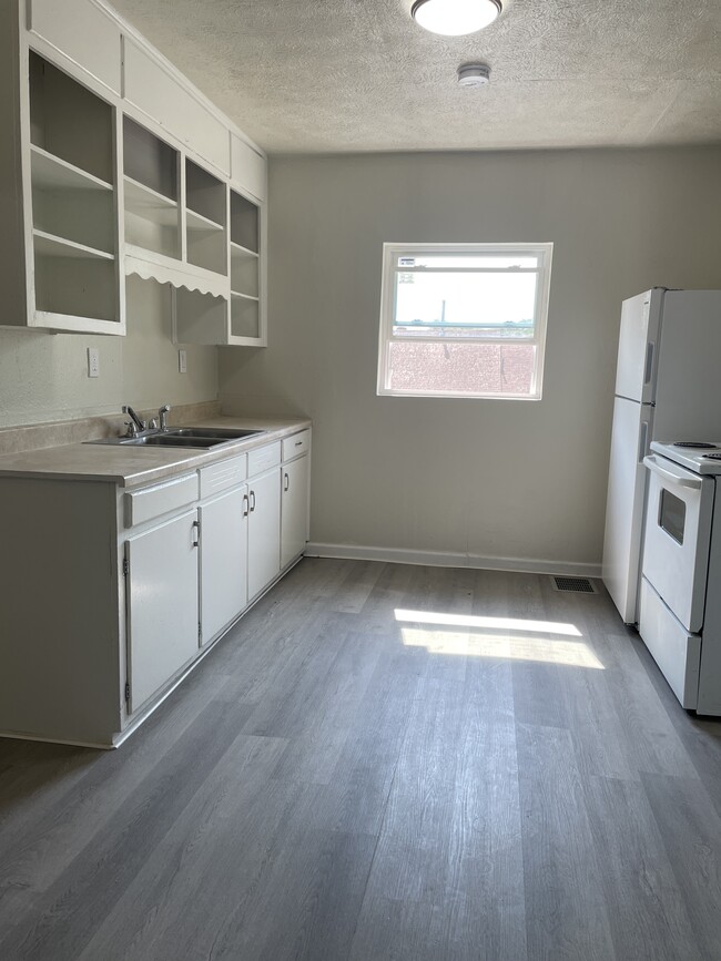 Photo - 3301 Main St Apartments Unit B