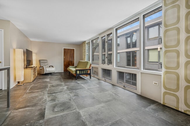 Photo - 1044 Ontario St Unit 2C