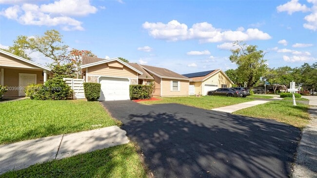 Photo - 14780 SW 139th Ct