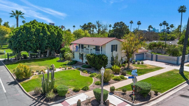 Building Photo - 1021 W Encanto Blvd