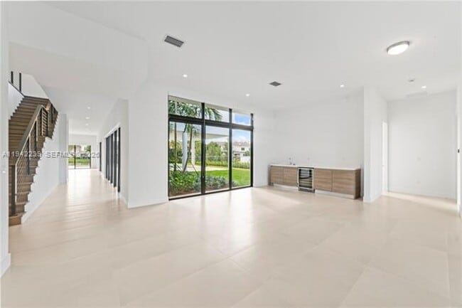 Photo - 16680 Botaniko Dr N